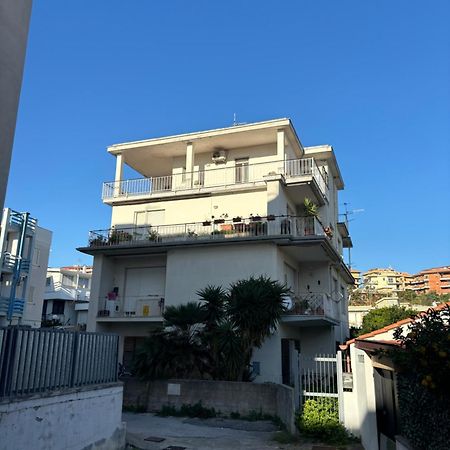Vento Di Ponente Apartment Gaeta Bagian luar foto